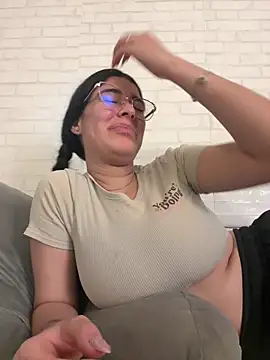 Snapshot of _Niah_ chatting on 03.14.25 Niah online show from 03.14.25