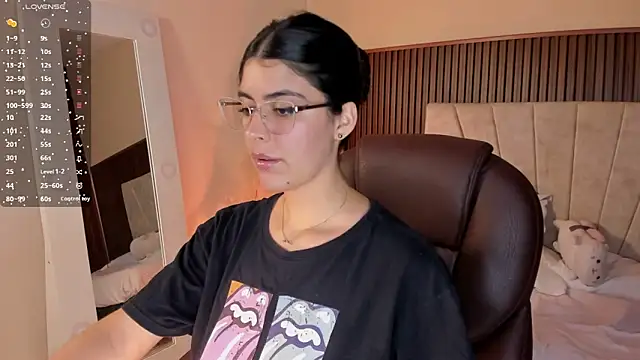 Snapshot of _Niah_ chatting on 03.21.25 Niah online show from 03.21.25