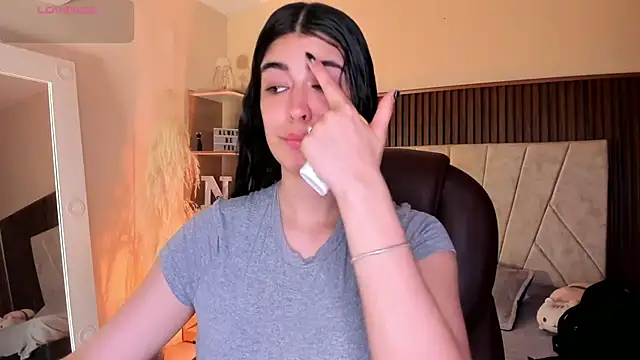 Snapshot of _Niah_ chatting on 09.11.25 Niah online show from 09.11.25