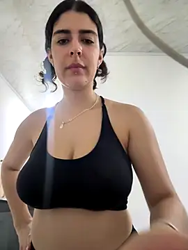 Snapshot of _Niah_ chatting on 09.27.25 Niah online show from 09.27.25