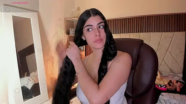 Snapshot of _Niah_ chatting on 10.13.25 Niah online show from 10.13.25