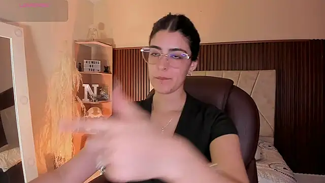 Snapshot of _Niah_ chatting on 10.14.25 Niah online show from 10.14.25