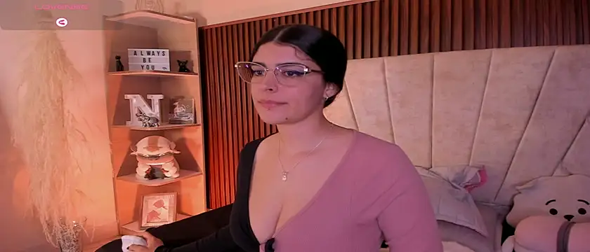 Snapshot of _Niah_ chatting on 10.21.25 Niah online show from 10.21.25