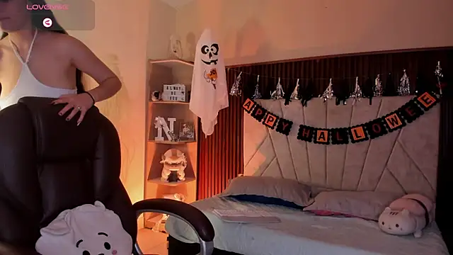 Snapshot of _Niah_ chatting on 11.03.25 Niah online show from 11.03.25