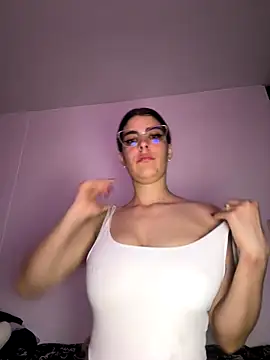 Snapshot of _Niah_ chatting on 11.16.25 Niah online show from 11.16.25