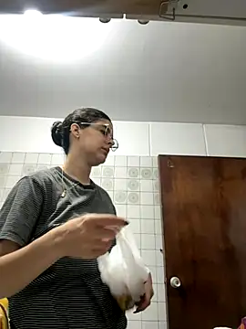 Snapshot of _Niah_ chatting on 11.29.25 Niah online show from 11.29.25