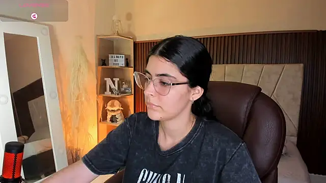 Snapshot of _Niah_ chatting on 12.22.25 Niah online show from 12.22.25