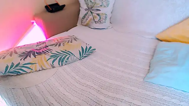 OLIVIA CANDY online show from 08.03.26
