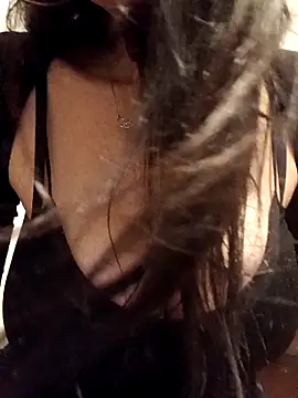 Snapshot of eva750 chatting on 12.17.25 eva750 online show from 12.17.25