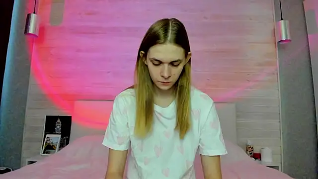 molly hunt  online show from 04.08.26