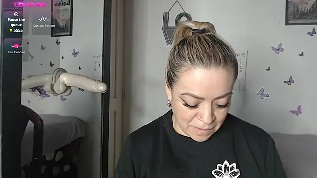 Snapshot of LIila28six chatting on 02.13.25 LIila28six online show from 02.13.25