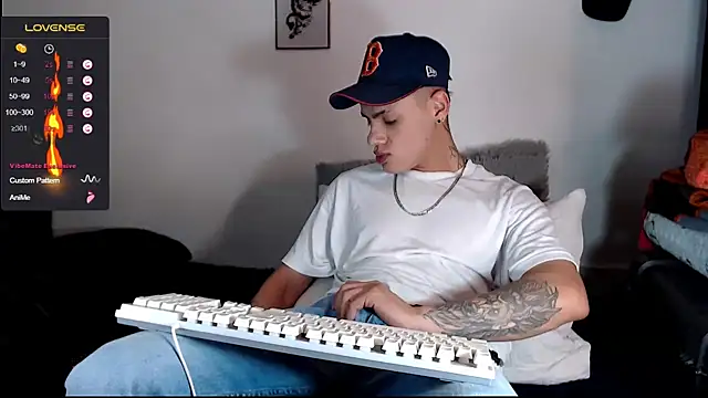 danilohot 19 online show from 12.20.24