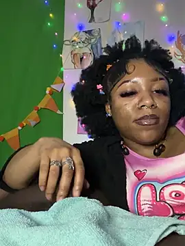 Snapshot of Kayyummy98 chatting on 12.13.24 Kayyummy98 online show from 12.13.24