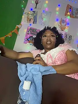 Snapshot of Kayyummy98 chatting on 12.14.24 Kayyummy98 online show from 12.14.24