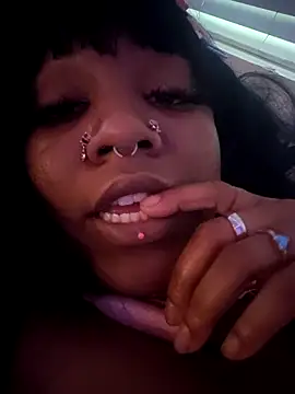 Snapshot of Kayyummy98 chatting on 10.11.25 Kayyummy98 online show from 10.11.25