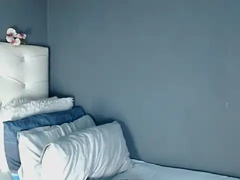  MoniqueLovay  online show from 09.21.25