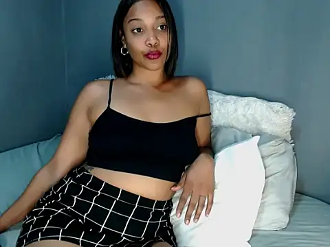  MoniqueLovay  online show from 10.12.25