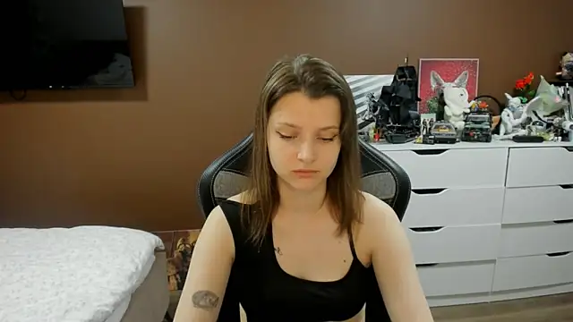 Snapshot of SoniNesti chatting on 06.18.26 SoniNesti online show from 06.18.26