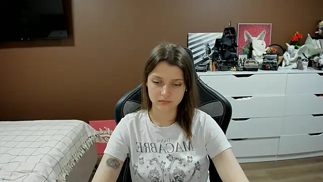 Snapshot of SoniNesti chatting on 07.15.26 SoniNesti online show from 07.15.26