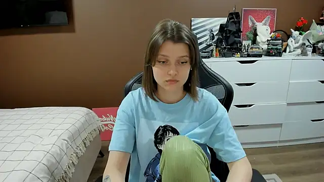 Snapshot of SoniNesti chatting on 07.22.26 SoniNesti online show from 07.22.26