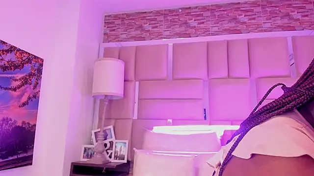 ShaniaBrownn online show from 03.27.26