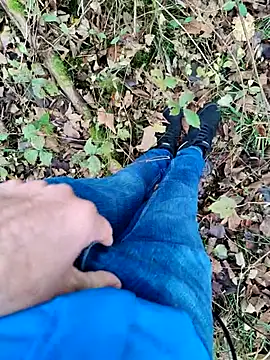 Snapshot of Boring_one chatting on 11.06.25 Boring one online show from 11.06.25