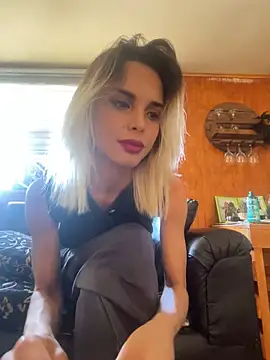 Lalolachilena online show from 02.28.26