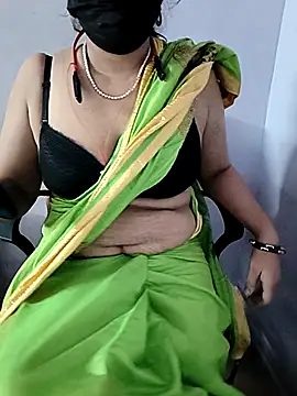 Snapshot of sangeetha4bide chatting on 12.04.25 sangeetha4bide online show from 12.04.25