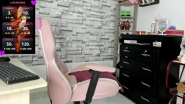 Snapshot of hot-timefun chatting on 04.18.26 hot-timefun online show from 04.18.26