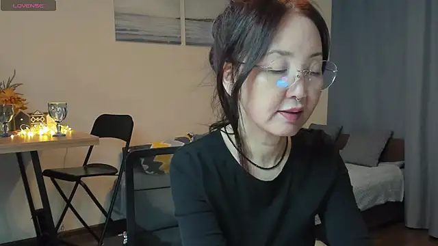Snapshot of AvroraSakura chatting on 12.11.24 AvroraSakura online show from 12.11.24