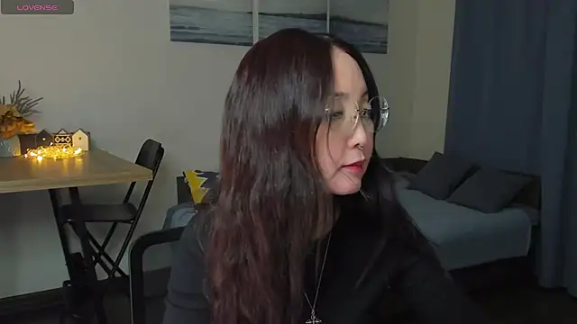 Snapshot of AvroraSakura chatting on 12.25.24 AvroraSakura online show from 12.25.24