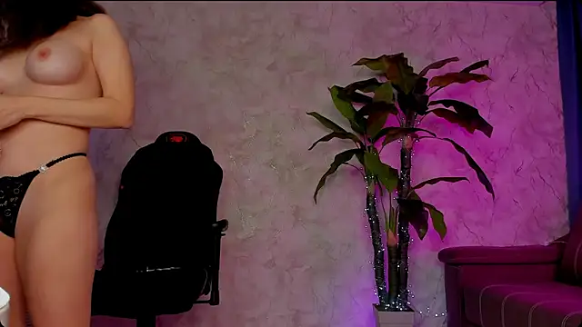 Emma7 online show from 02.26.25