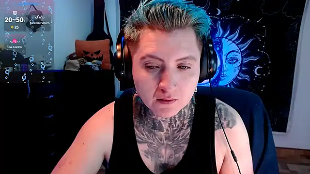 Marieblueeyes online show from 02.15.25