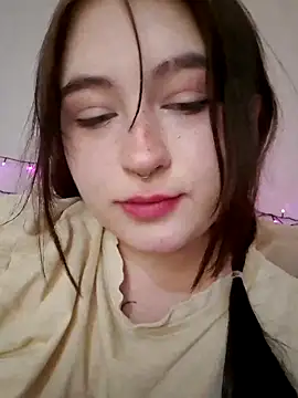 Snapshot of Yammy_Yumi chatting on 02.13.25 Yammy Yumi online show from 02.13.25