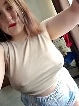 Snapshot of Yammy_Yumi chatting on 10.05.25 Yammy Yumi online show from 10.05.25