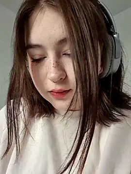 Snapshot of Yammy_Yumi chatting on 10.12.25 Yammy Yumi online show from 10.12.25