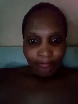 Snapshot of Nonelela chatting on 10.28.25 Nonelela online show from 10.28.25