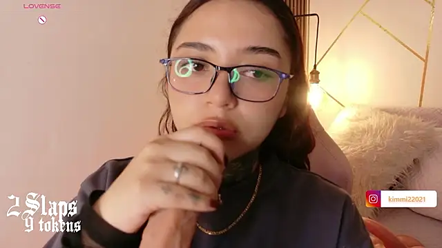 Snapshot of kim_blake chatting on 02.12.26 kim blake online show from 02.12.26