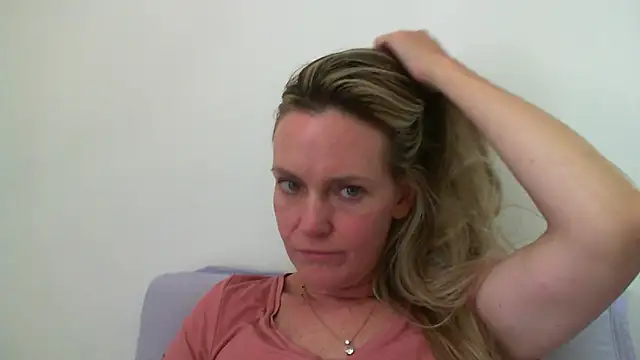 Snapshot of Annylove1 chatting on 01.22.25 Annylove1 online show from 01.22.25