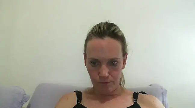Snapshot of Annylove1 chatting on 01.26.25 Annylove1 online show from 01.26.25