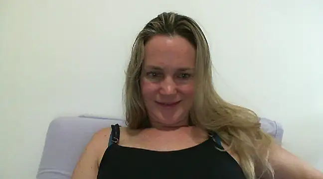 Snapshot of Annylove1 chatting on 01.27.25 Annylove1 online show from 01.27.25