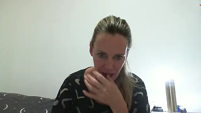 Snapshot of Annylove1 chatting on 02.10.25 Annylove1 online show from 02.10.25