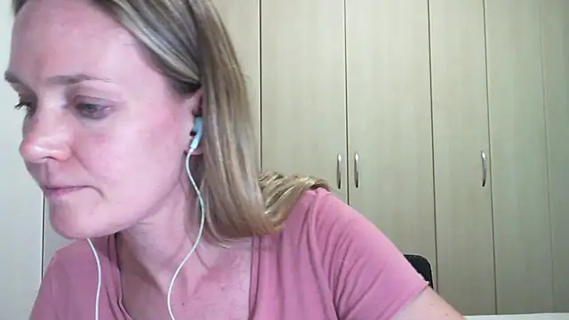 Snapshot of Annylove1 chatting on 02.12.25 Annylove1 online show from 02.12.25