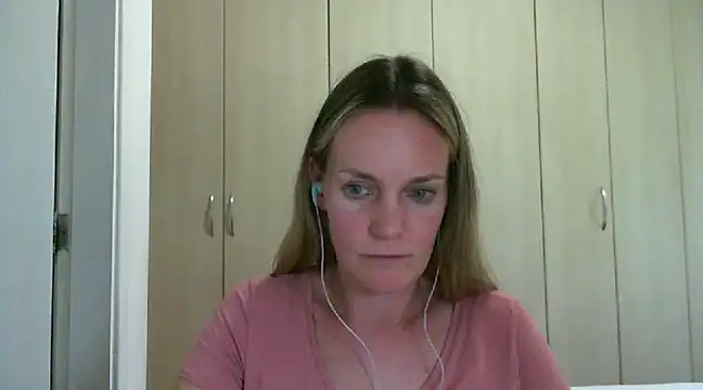 Snapshot of Annylove1 chatting on 02.13.25 Annylove1 online show from 02.13.25