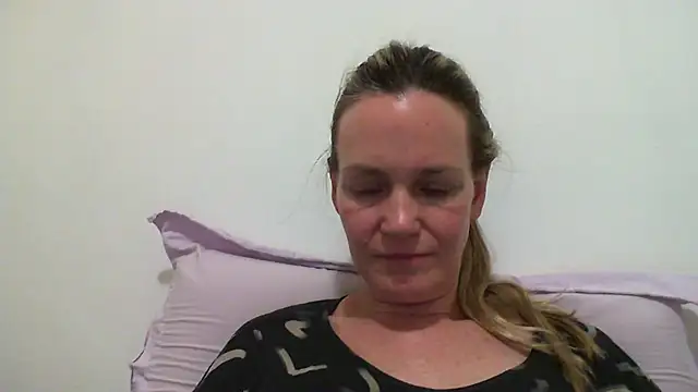 Snapshot of Annylove1 chatting on 02.18.25 Annylove1 online show from 02.18.25