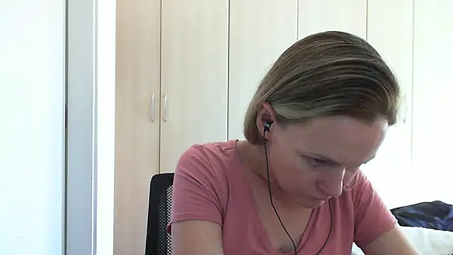 Snapshot of Annylove1 chatting on 03.05.25 Annylove1 online show from 03.05.25
