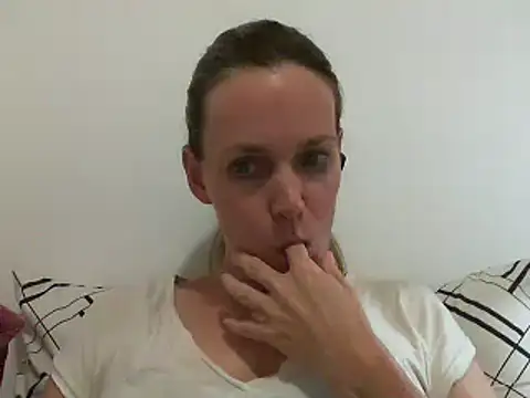 Snapshot of Annylove1 chatting on 03.19.25 Annylove1 online show from 03.19.25