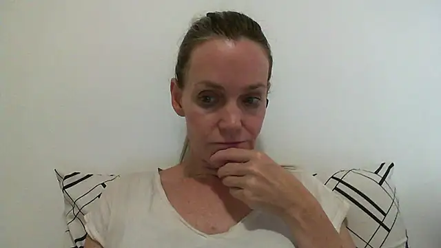 Snapshot of Annylove1 chatting on 03.22.25 Annylove1 online show from 03.22.25