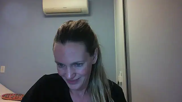 Snapshot of Annylove1 chatting on 10.05.25 Annylove1 online show from 10.05.25