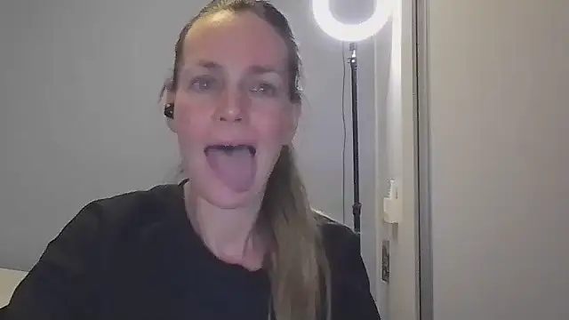 Annylove1 online show from 11.13.25